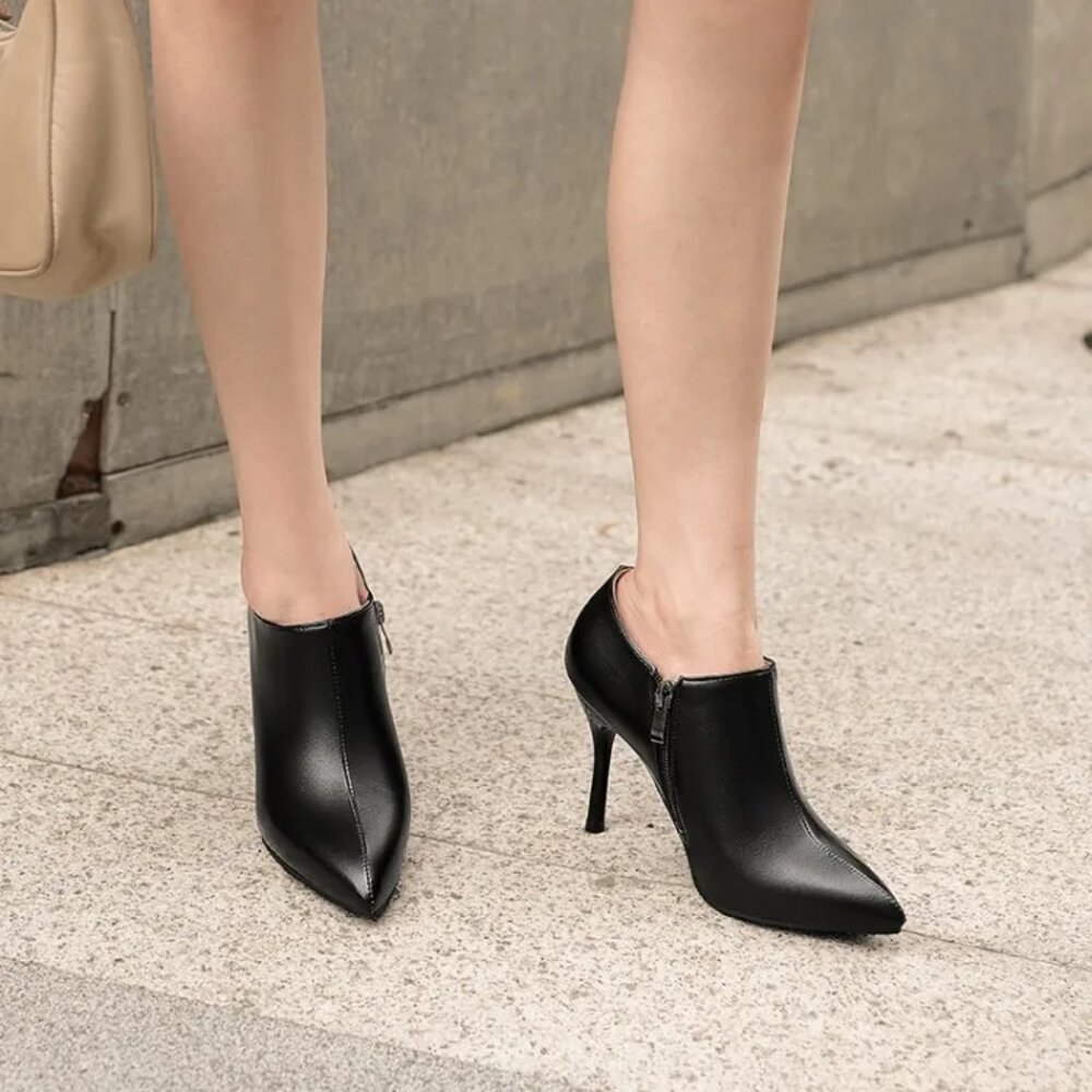 Jingpin Black Bootie